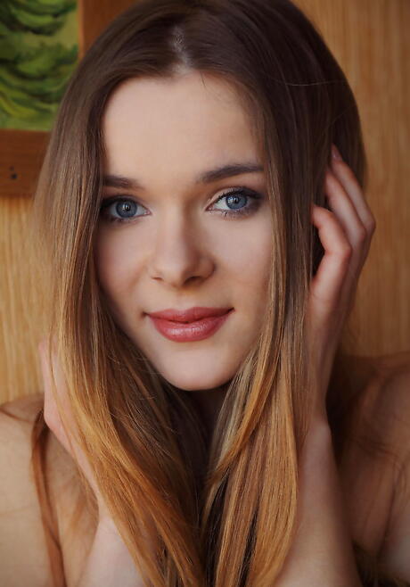 Very attractive teen Karissa Diamond unveils small tits and spreads her legs 