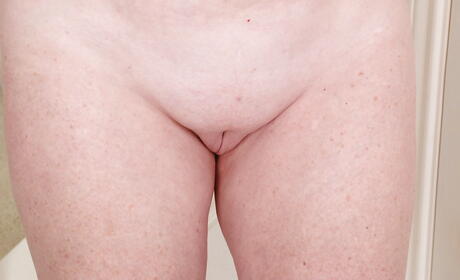 Splendid granny Judy Belkins in nice skirt likes some hot foot fetish 